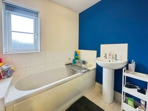 Family Bathroom- click for photo gallery